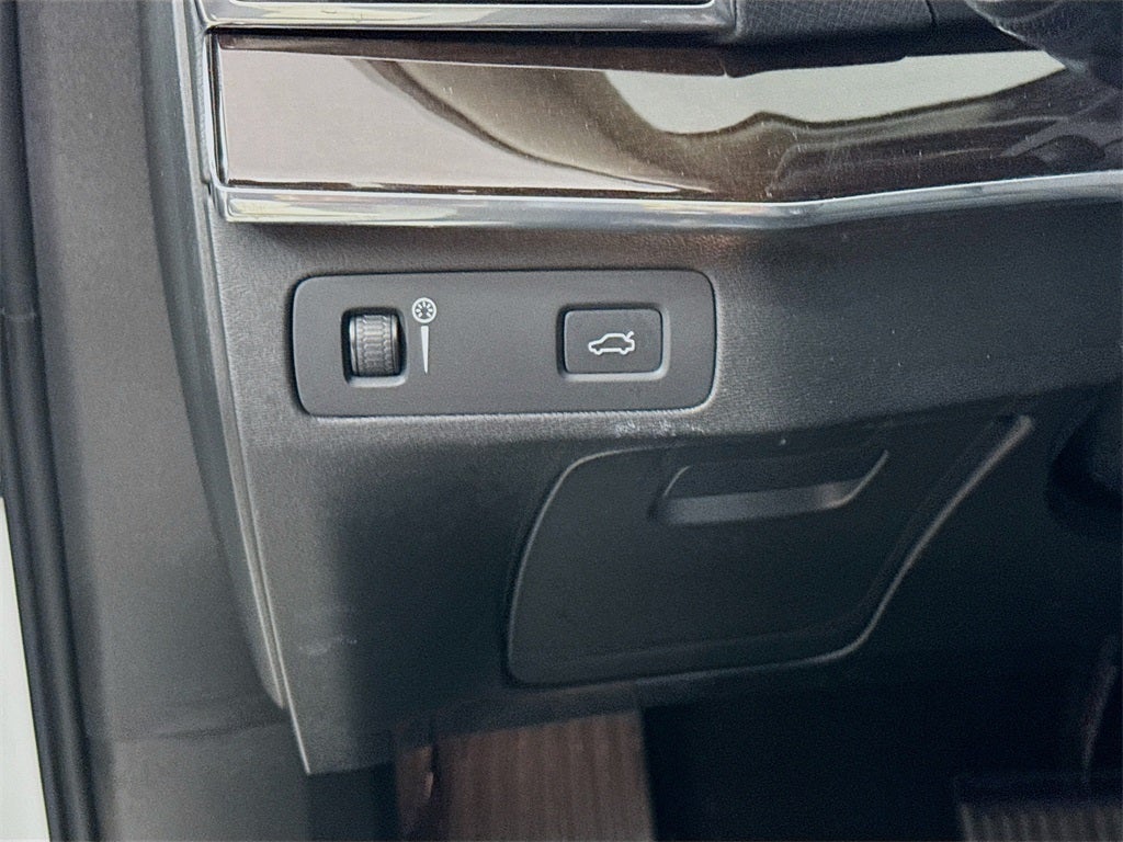 2018 Volvo XC90 T5 Momentum