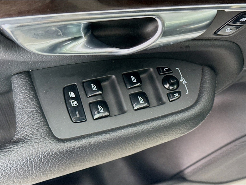 2018 Volvo XC90 T5 Momentum
